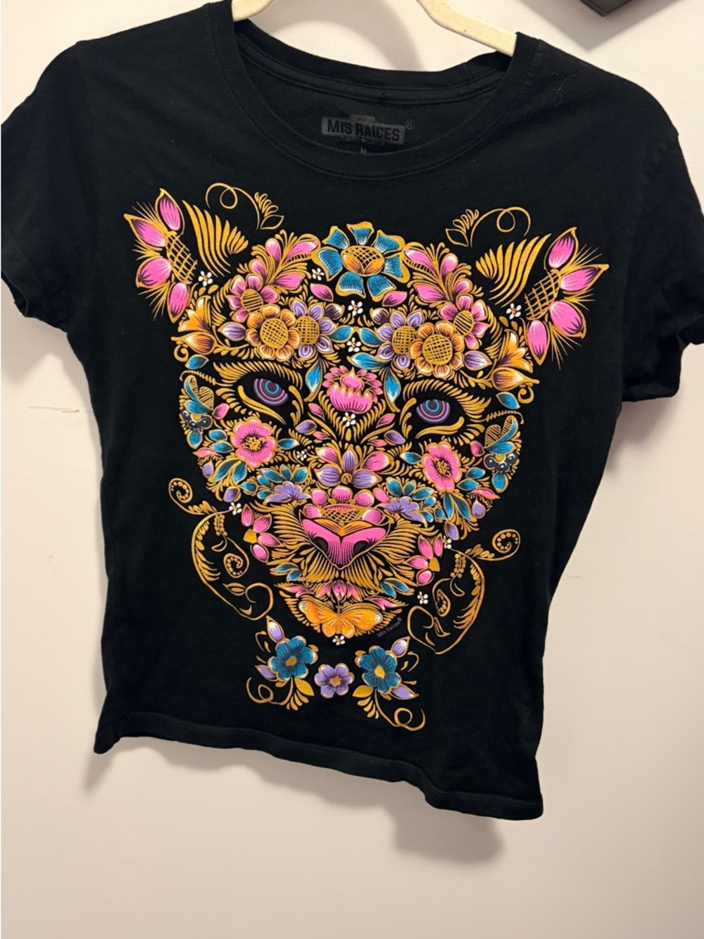 MIS RAICES Black Graphic Tee - Black